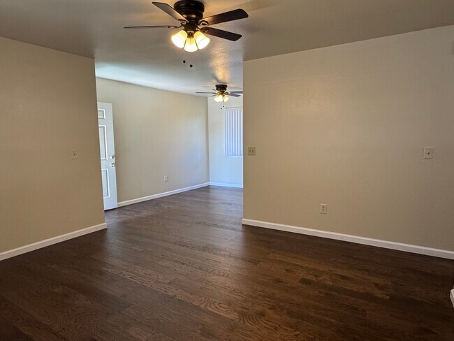 Foto del edificio - 3707 Hilltop Dr