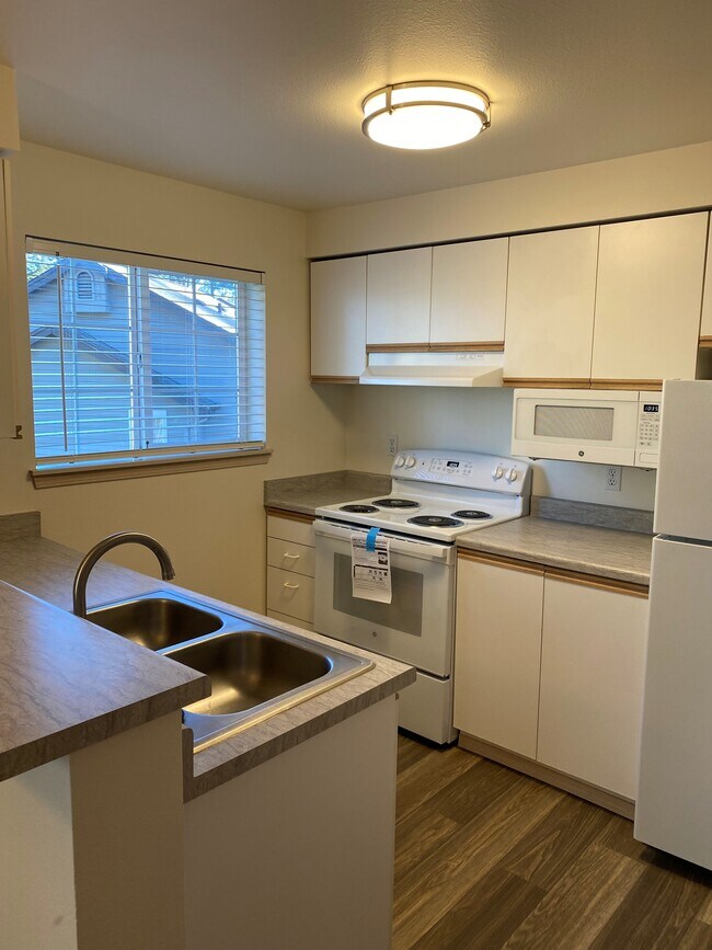 Building Photo - Breckenridge Heights