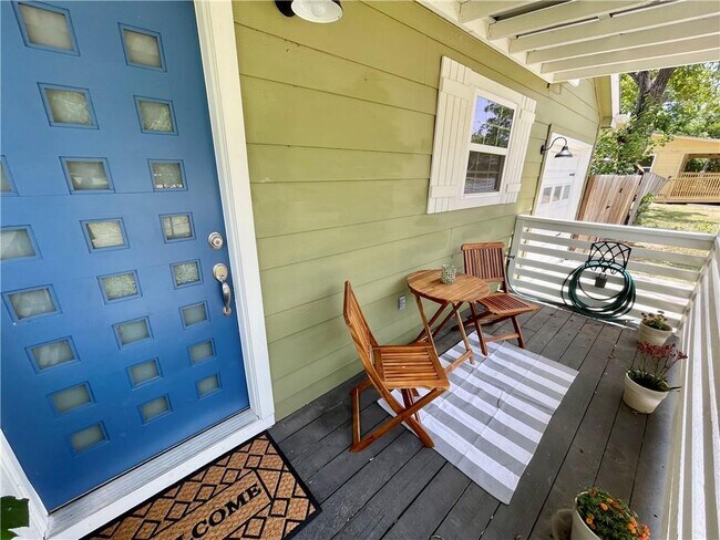 Foto del edificio - 306 W Live Oak St