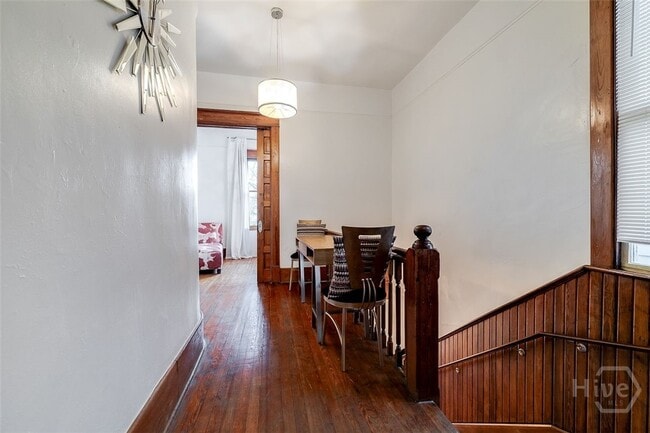 Building Photo - 114 W Waldburg St