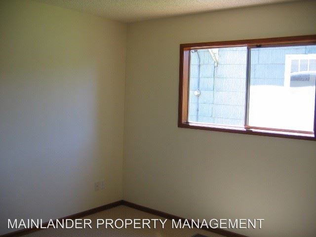 Building Photo - 6431 SE 48th Ave
