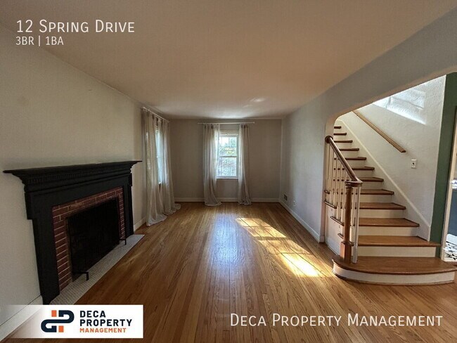 Foto del edificio - 12 Spring Dr