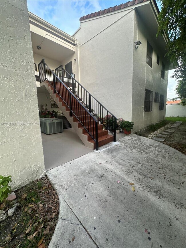 Foto del edificio - 10893 NW 7th St