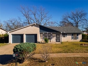 Building Photo - 1802 Sycamore Dr