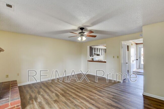 Building Photo - 4705 White Tail Ct