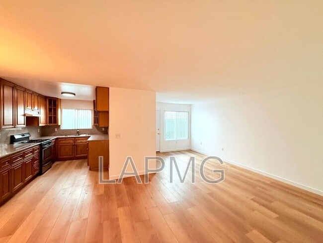 Foto del edificio - 1059 Western Ave