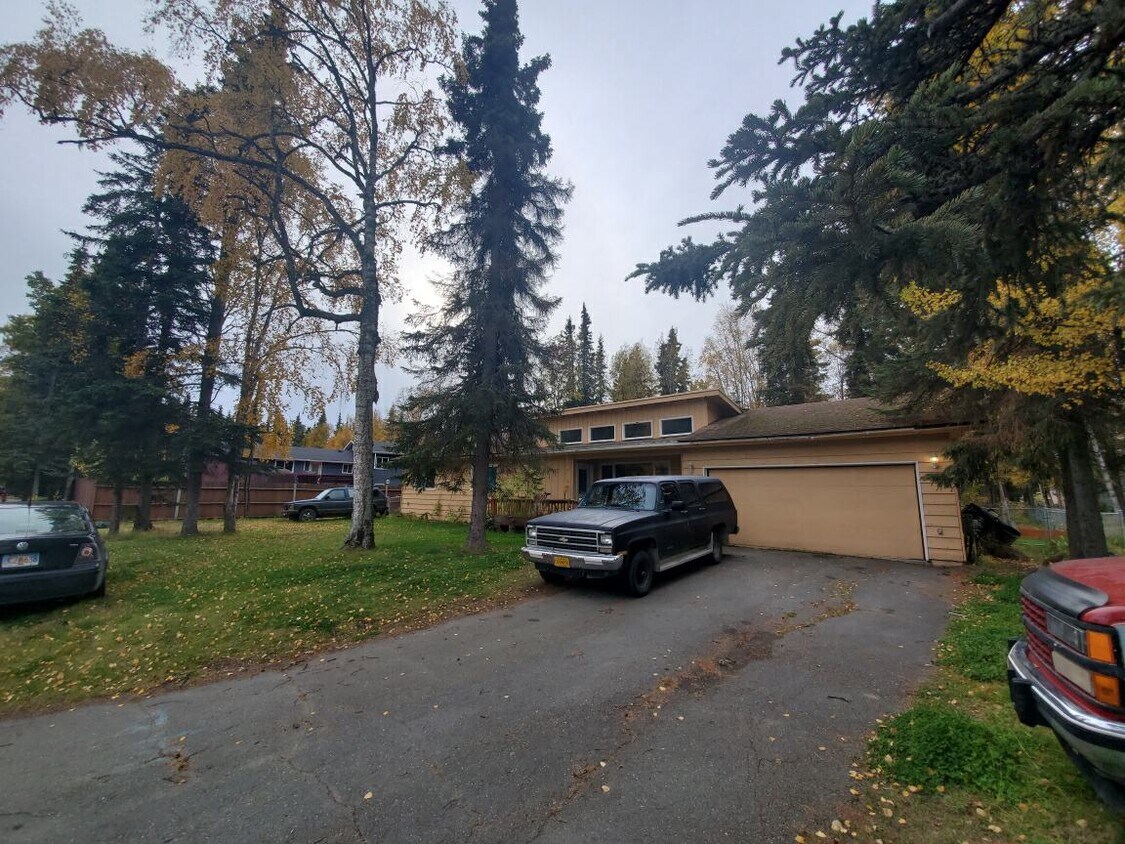 Building Photo - 613 Fir Dr