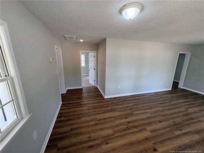 Foto del edificio - 2690 Belhaven Rd