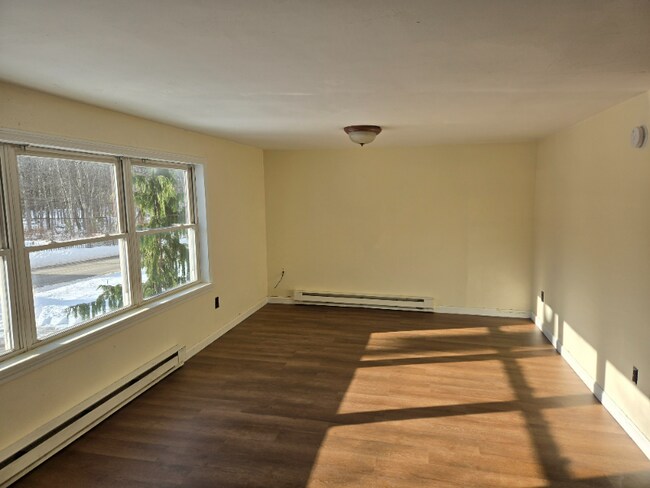 Foto del edificio - 220 Pond Rd