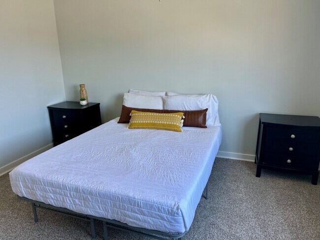 Building Photo - 1530 Fort Johnson Rd