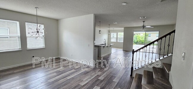 Building Photo - 710 Birch Hollow Dr