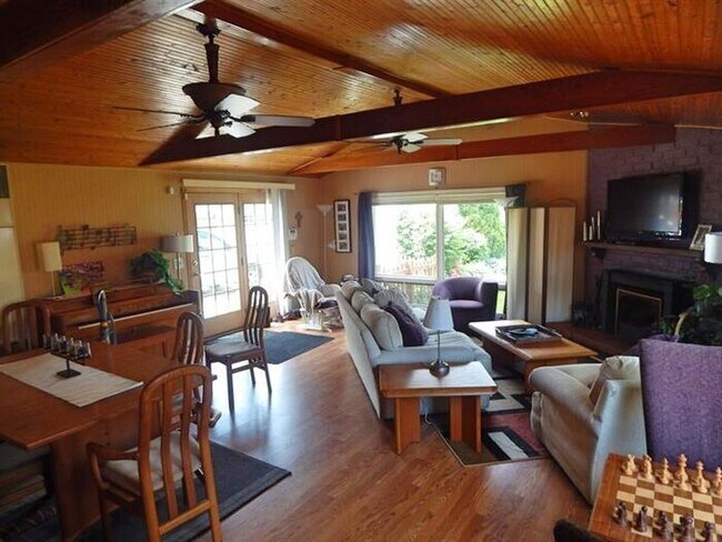 Foto del edificio - 748 North Indiana Street, Elmhurst, IL, 60126