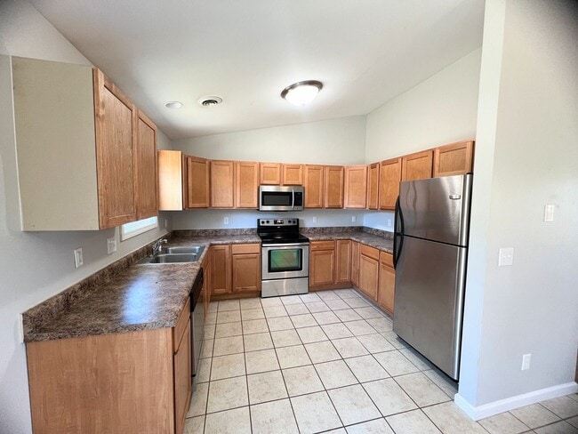 Building Photo - Newly Renovated Fenced Home Close to FLW!