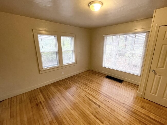 Photo - 3 Bedroom conveniently located across the street from Starbucks Apartment
