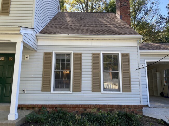 Foto del edificio - 7907 Laural Valley Way