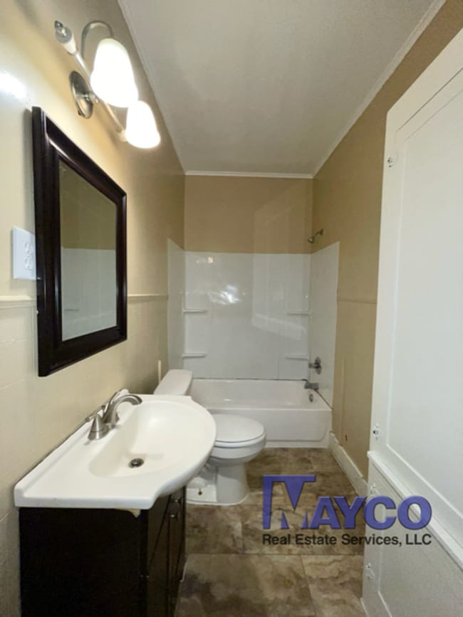 Building Photo - 640 Kirby Pl