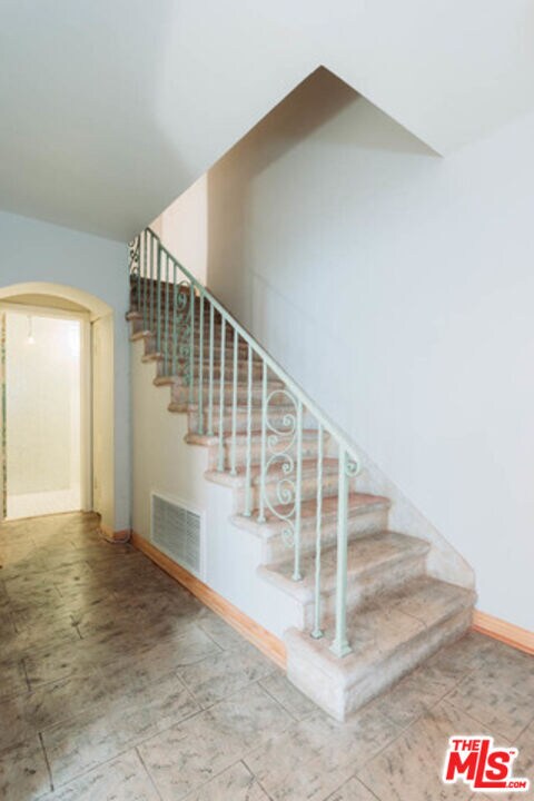 Building Photo - 10961 Strathmore Dr