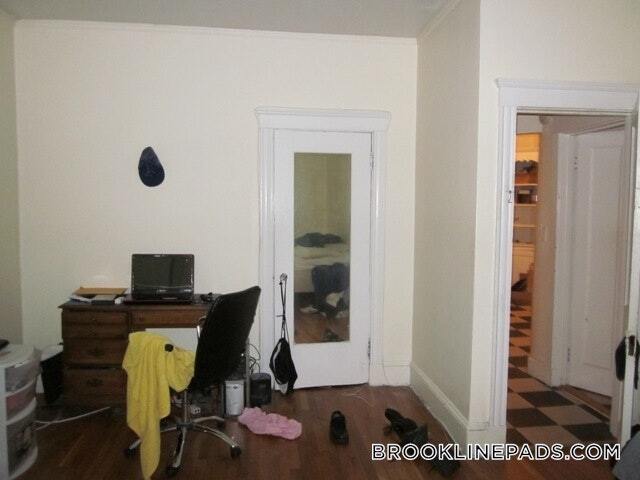 Building Photo - 72 Egmont St