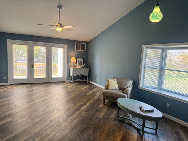 Building Photo - 8013 Bridgepointe Dr