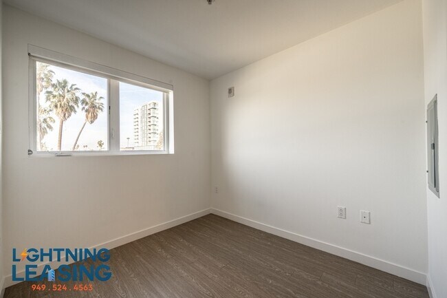 Foto del edificio - Luxury Living in North Hollywood – One Mon...