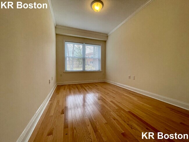 Building Photo - 242 Independence Dr