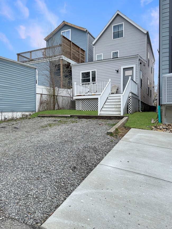 Building Photo - 239 N Aiken Ave