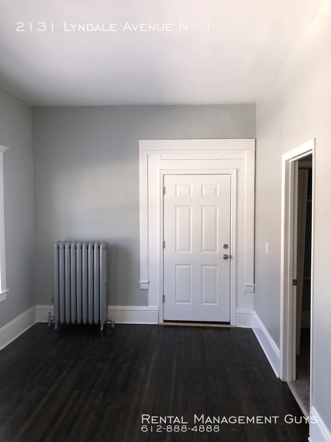 Foto del edificio - Sparkling 3 Bedroom Main Floor in Duplex