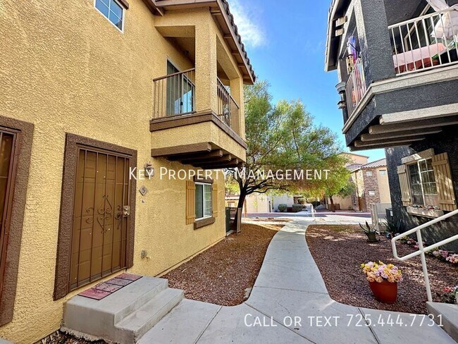 Foto del edificio - TRI-LEVEL 3 BEDROOM, 2.5 BATH TOWNHOME IN ...