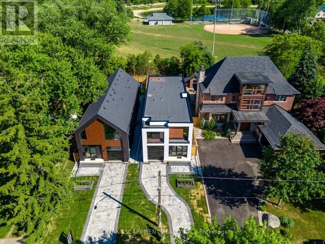 Building Photo - 696 Montbeck Crescent