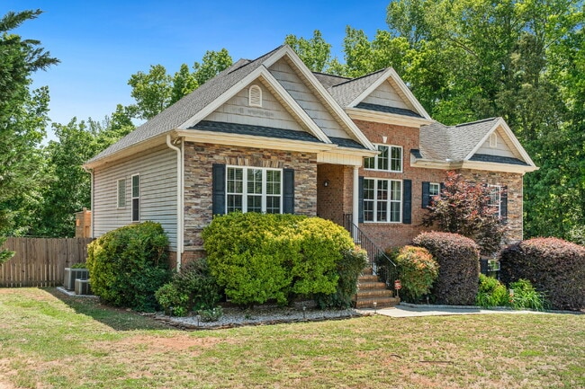 Building Photo - Furnished Pet Friendly Rental in Davie County with Flexible Lease Length!