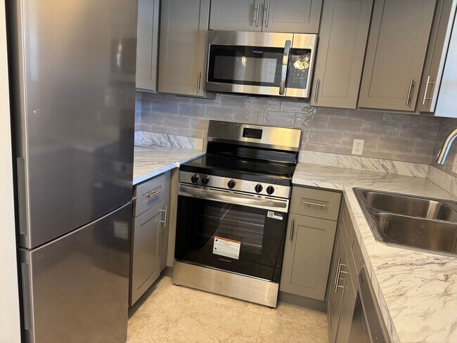 Foto del edificio - 5154 Turquoise Ln