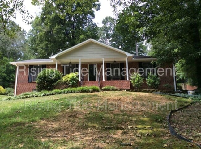 Building Photo - 1928 Poplar Dr