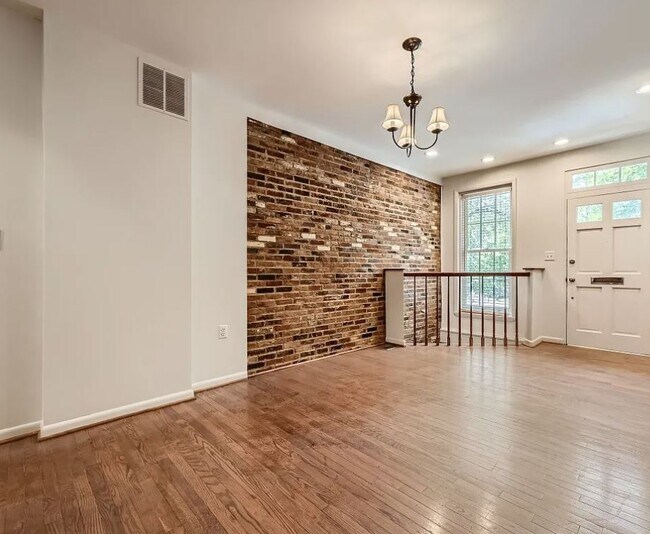 Foto del edificio - 827 S Charles St