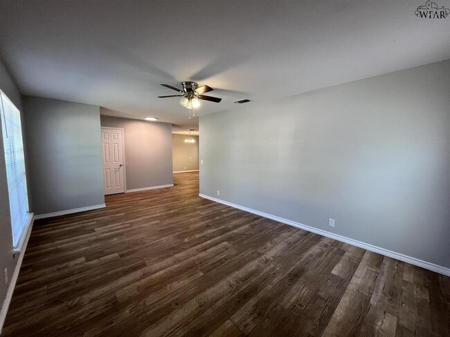 Building Photo - 5503 Hooper Dr