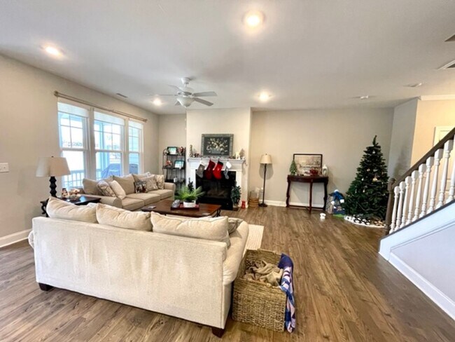 Building Photo - Upscale nearly-new townhome near Brier Creek