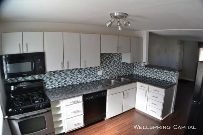 Building Photo - 2 bedroom in Denver CO 80205