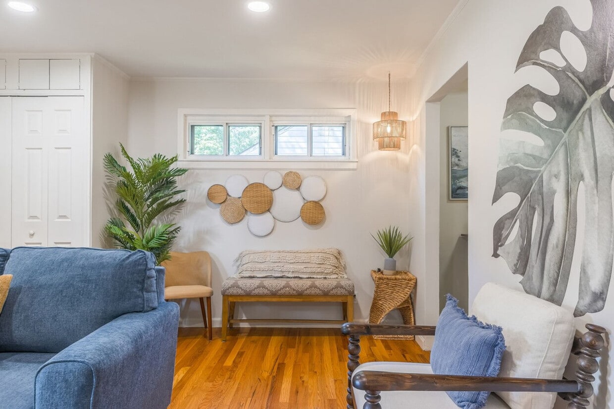 Foto principal - 4945 N Euclid Ave