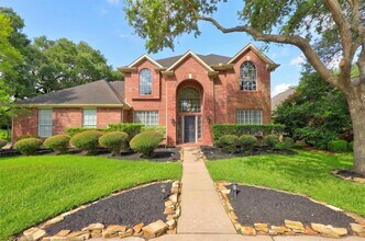 Building Photo - 108 Oak Creek Ln