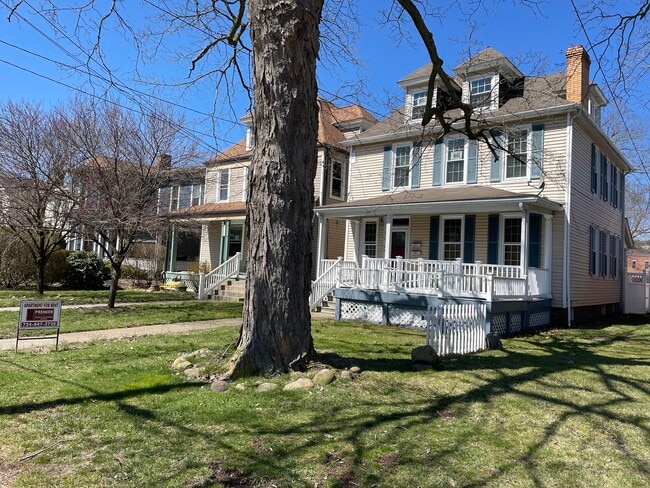 Building Photo - 516 2nd Street, Unit 2