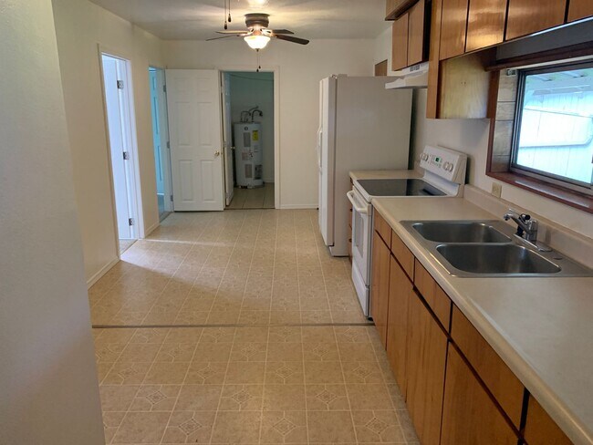 Building Photo - Melrose 2 bedroom 1 bath