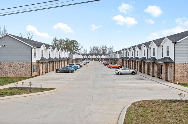 Interior Photo - Golf Club Ln - 1625