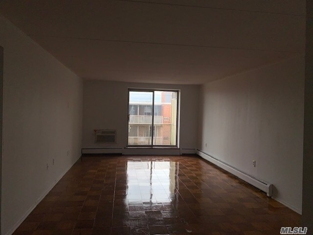 Foto del edificio - 100 Clinton Ave