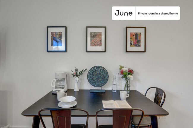 Foto del edificio - Room in Shared 3.0 bed/1 bath home