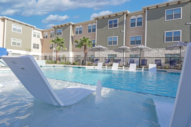 Building Photo - Avanti Legacy Violet Parc