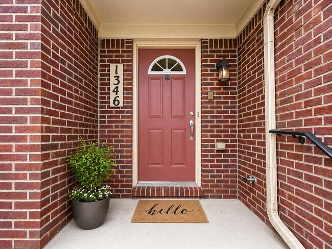 Foto del edificio - 1346 Hillcrest Dr