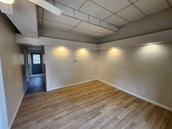 Building Photo - 215 W Hazel