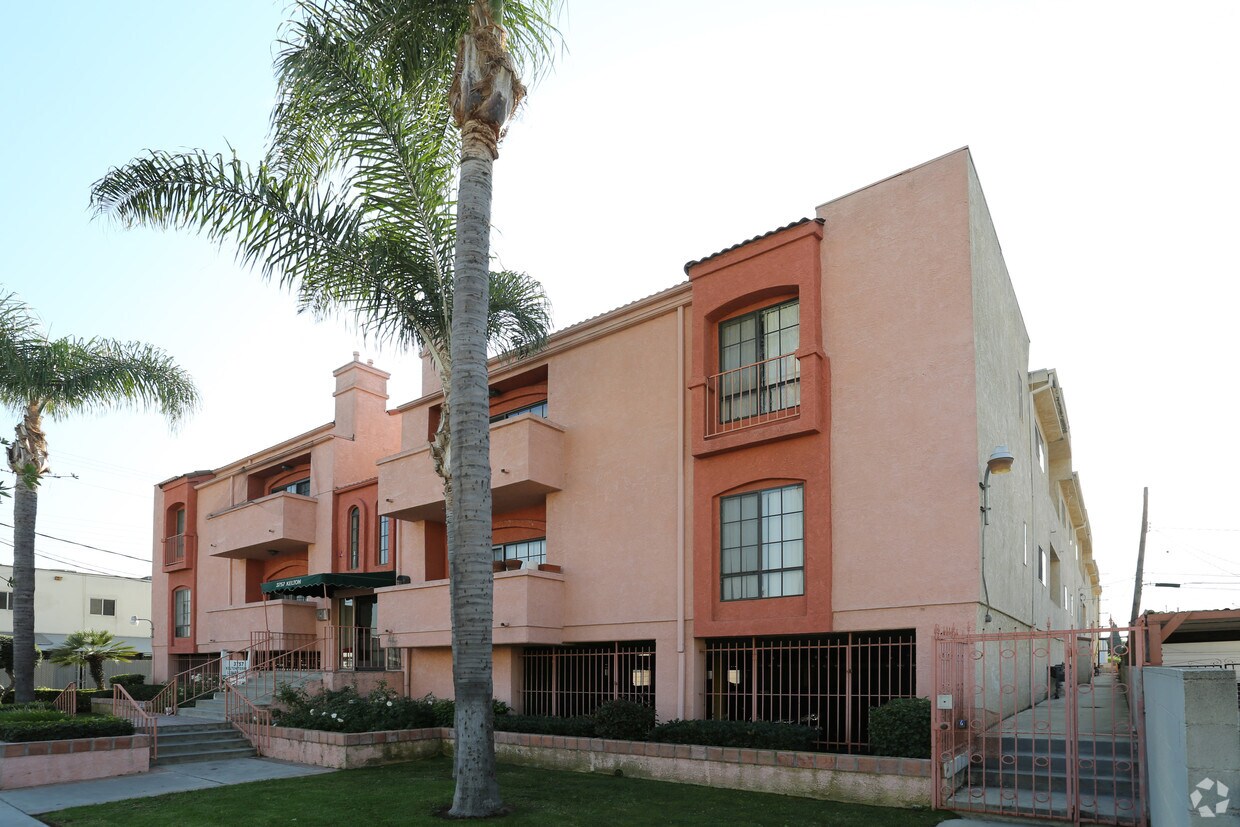 Building Photo - Kelton Terrace