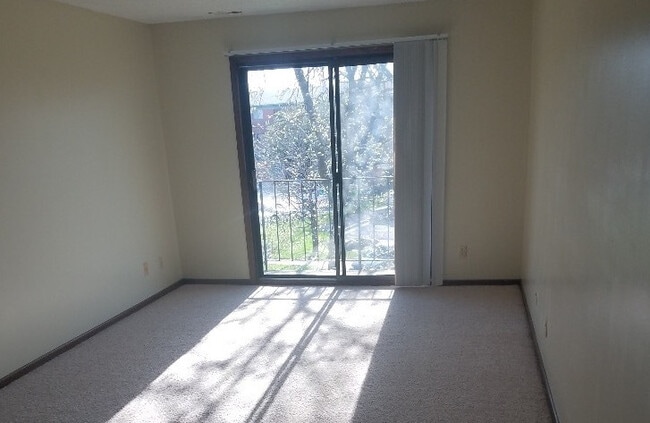 Building Photo - Glenbrook Apartments