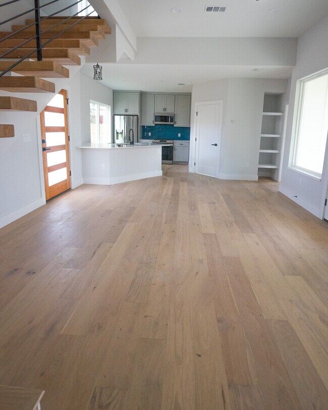 Living/Dining room - 909 Philco Dr