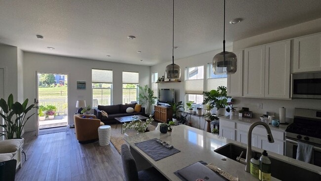 Foto del edificio - 1536 Sanitas Ln